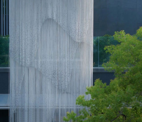 নমনীয় অ্যালুমিনিয়াম চেইন ফ্লাই স্ক্রিন গুদাম কারখানা এবং বাণিজ্যিক ভবন যা পোকামাকড় নিয়ন্ত্রণ প্রদান করে