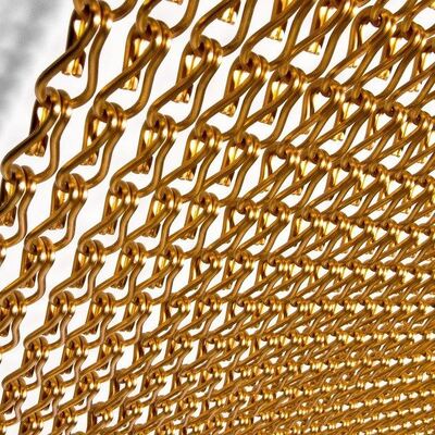 12x24 মিমি চেইন সাইজ অ্যালুমিনিয়াম চেইন পর্দা 60% খোলা এলাকা এবং 1.2 মিমি তারের ব্যাসার্ধের সাথে পোকামাকড় সুরক্ষার জন্য