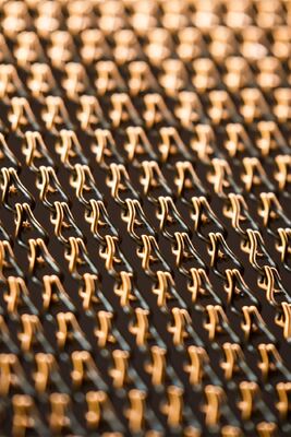 সহজ স্থাপন এবং ভাল বায়ুচলাচলের সাথে পোকামাকড় সুরক্ষার জন্য 24 মিমি চেইন দূরত্ব অ্যালুমিনিয়াম চেইন ফ্লাই স্ক্রিন